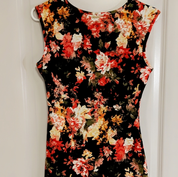 Floral Top - Picture 3 of 4